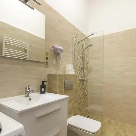 Mosaic Manor Apartment *