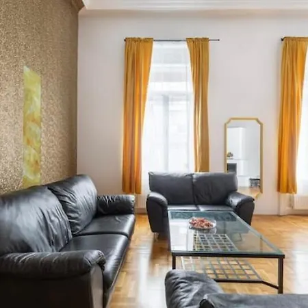 Mosaic Manor Apartment *