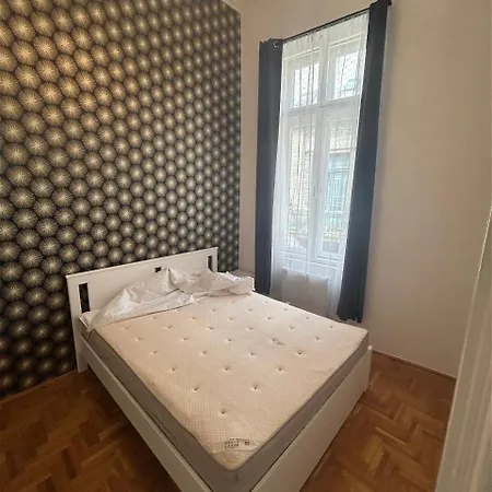 Mosaic Manor * Budapeste