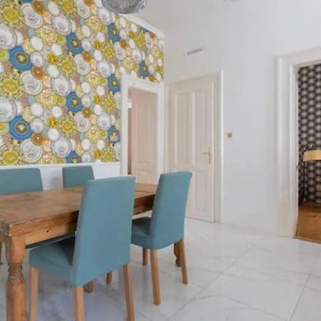 Апартаменты Mosaic Manor *