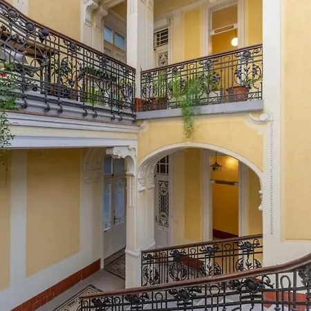 Апартаменты Mosaic Manor *